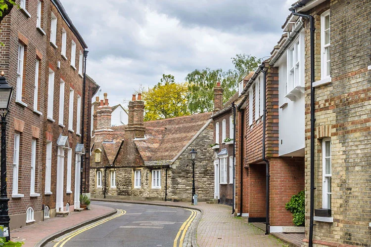 Choosing a qualified Surveyor Camden with expert tips for property 